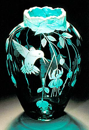 J21- Fuchsia and Hummingbird - Cynthia Myers Sand carved Art Glass 32kB.jpg (32553 bytes)
