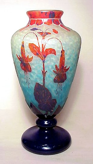 J21- Le Verre Francais Vase 36kB.jpg (38756 bytes)