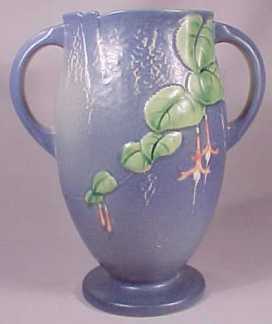 J22-Vase 901-10 blue 7kB.jpg (7005 bytes)