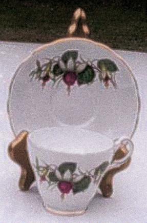 Regency Bone china cup&saucer 26kB.jpg (26263 bytes)