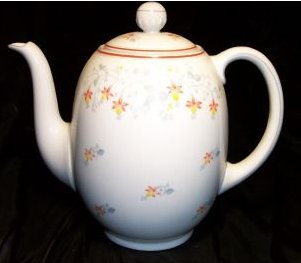 J20b-Bayreuth Bavarian teapot 13kB.jpg (12467 bytes)