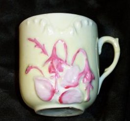 J20b-Demitasse cup with pink fuchsias 12kB.jpg (12080 bytes)