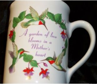 A12-a.Mug with hummingbird and heart with fuchsias 16kB.jpg (17274 bytes)