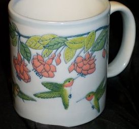 A19-a.Otagira mugs with hummingbirds 15kB.jpg (14918 bytes)