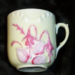A21-a.Demitasse cup with pink fuchsias 12kB.jpg (11614 bytes)