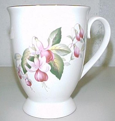 A24-a.Royal Grafton Bone china Mug 24kB.jpg (24045 bytes)