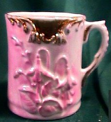 A31-a.Victorian Pink Lustre shaving mug fuschia 16kB.jpg (15749 bytes)