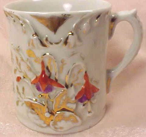 A42-Victorian fuchsia presentation mug 22kB.jpg (22375 bytes)