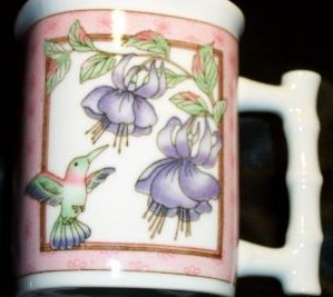 A7-a.Fuchsia squarish mug 18kB.jpg (17934 bytes)