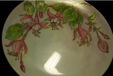 B1-a.Cloisonne handpainted dish 20kB.jpg (20181 bytes)