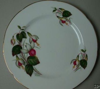 B34-a.Royal Grafton salad plate 14kB.jpg (13970 bytes)