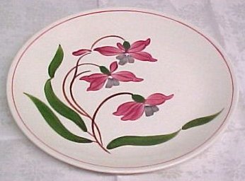 B4-a.Fuchsia Blue Ridge Pottery plate 20kB.jpg (20165 bytes)