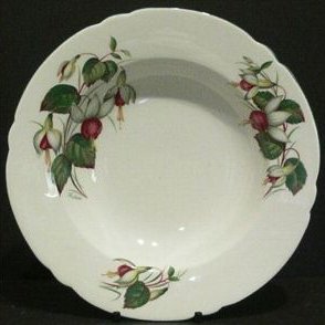 B58-Shelley fuchsia rimmed soup bowl 17kBl.jpg (16762 bytes)