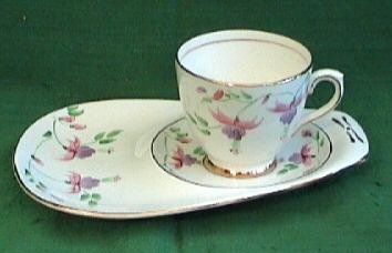 C104-Thomas Forester fuchsia cup&saucer set 16kB.jpg (16462 bytes)