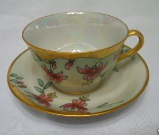 C115-Handpainted cup&saucer Millie Weaver 15kB.jpg (14917 bytes)