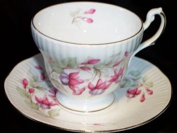 C18-a.Royal Dover cup&saucer 16kB.jpg (17397 bytes)