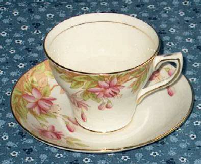 C2-Rosina cup&saucer.jpg (25222 bytes)