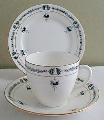 C33-a.Art Nouveau Shelley cup and saucer 1 37kB.jpg (28505 bytes)