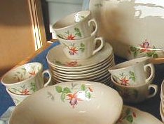 C35.Set of vintage fuchsia porcelain.jpg (12550 bytes)