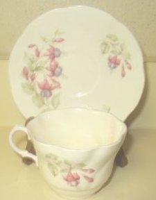 C36-a.Rosina fuchsia cup& saucer 9kB.jpg (7944 bytes)