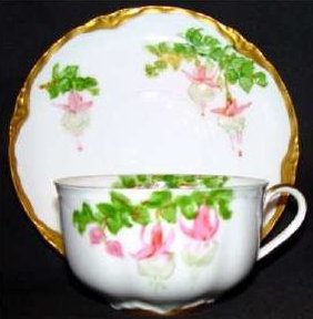 C39-a.Old fuchsia teacup&saucer 17kB.jpg (17114 bytes)