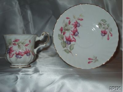 C41-Rosina teacup & saucer 17kB.jpg (16403 bytes)