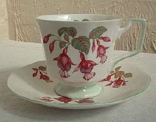 C46-a.Fuchsia pattern Queens cup&saucer 19kB.jpg (19375 bytes)