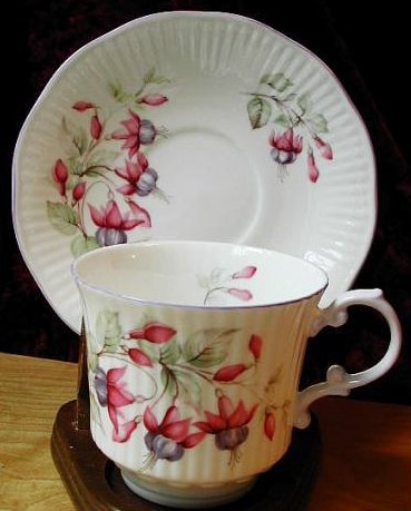 C48a-Rosina Queen cup&saucer 33kB.jpg (33000 bytes)