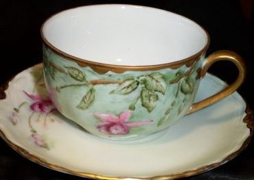 C5-a.Cup&saucer Edith Kutney 18kB.jpg (17509 bytes)