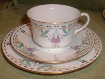 C65-a.Art Nouveau Shelley cup & saucer and plate 20kB.jpg (19591 bytes)