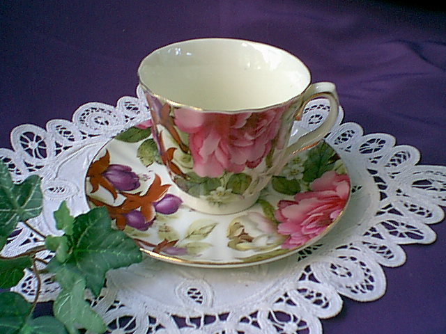 C69-Peony and fuchsia teacup&saucer.jpg (84764 bytes)