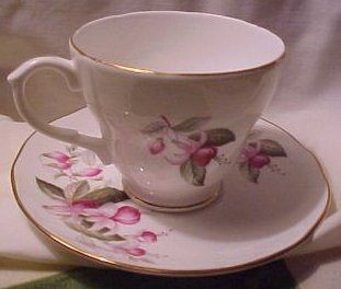 C8-a.Duchess Bone China fuchsia cup and saucer 15kB.jpg (15133 bytes)