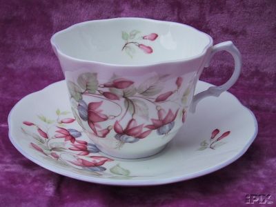 C97-Shelley style cup&saucer 20kB.jpg (20003 bytes)